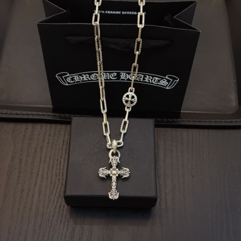 Ch*0me He**ts necklaces